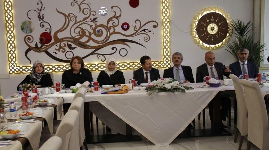 150 Kişilik &Ccedil;ocuk Korosu Kardeşliği Anlatacak