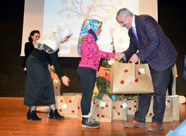 Sakarya’da Sevgi Evlerinde Kalan Çocukları Sevindirdiler