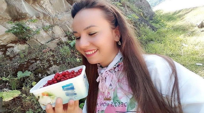 Bu Çileğin Kilosu 100 Tl