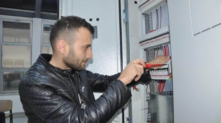 İstifa Edip Hayalindeki İşi Kurdu