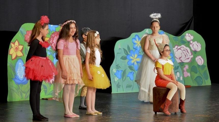 Maltepe&rsquo;nin Minik Tiyatrocuları Sahnede