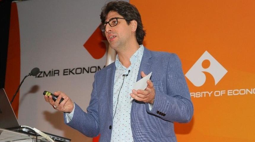 İzmir Ekonomi’de İletişimin Gücü Konuşuldu