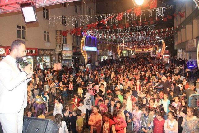 Sanatçı Murat Anlar Hakkari’de Konser Verdi