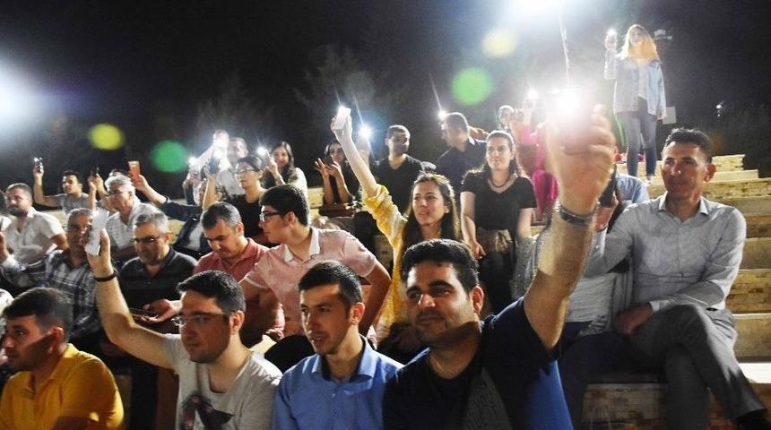 Adliye İftarında Işıklar Şehitler İ&ccedil;in Yandı