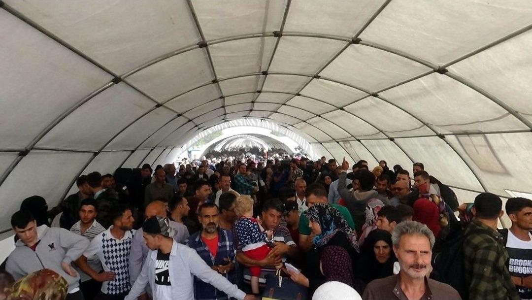 &Uuml;lkelerine Gitmek İsteyen Suriyeliler &Ouml;nc&uuml;pınar&rsquo;a Akın Etti