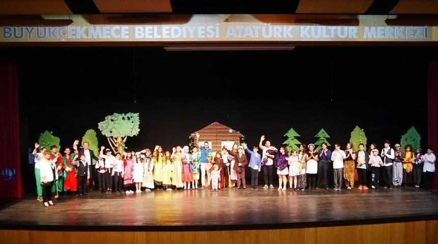 Geleceğin Tiyatro Sanat&ccedil;ıları B&uuml;y&uuml;k&ccedil;ekmece&rsquo;de Sahne Aldı