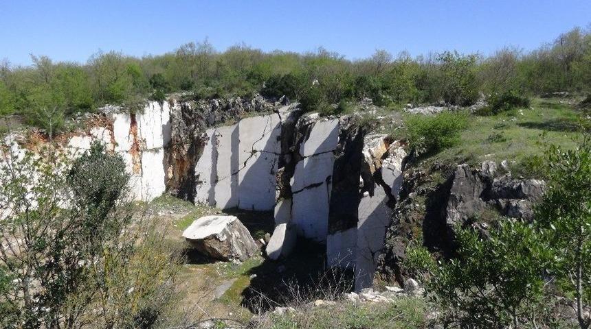 Mermer &Ccedil;ukuruna D&uuml;şen &Ccedil;oban &Ouml;ld&uuml;
