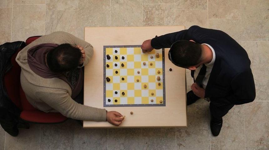 Pa&uuml; Eğitim Fak&uuml;ltesi&rsquo;nde Satran&ccedil; K&ouml;şesi A&ccedil;ıldı