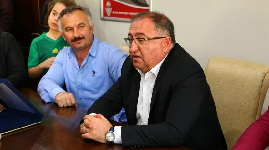 Fenerbah&ccedil;eli Minikler Salman&rsquo;ı Ziyaret Etti