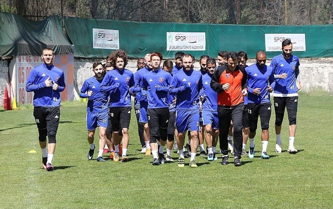 Karaman: &ldquo;ligde B&uuml;t&uuml;n Takımlar Karab&uuml;kspor Ma&ccedil;ını İple &Ccedil;eker Konumda&rdquo;