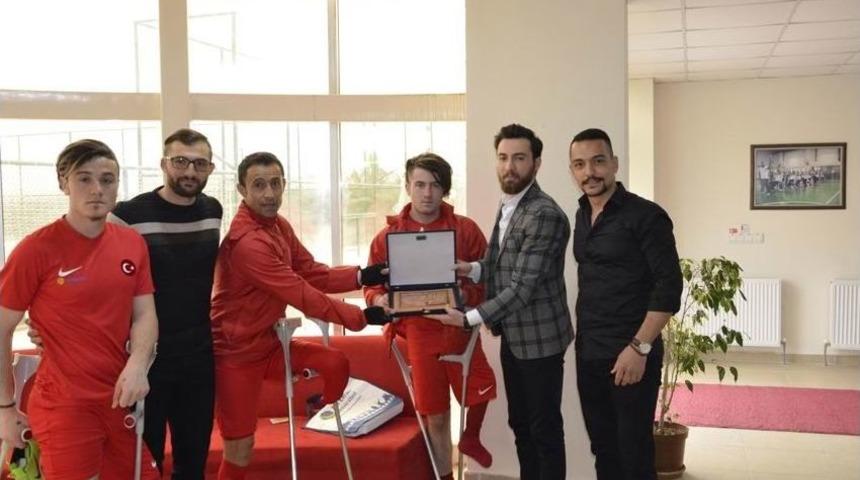 Besyo &Ouml;ğrencilerinden Ampute Milli Takımına Ziyaret