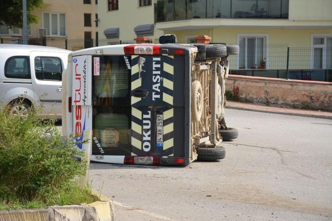 Tokat&rsquo;ta &Ouml;ğrenci Servisi İle Otomobil &Ccedil;arpıştı: 7 Yaralı