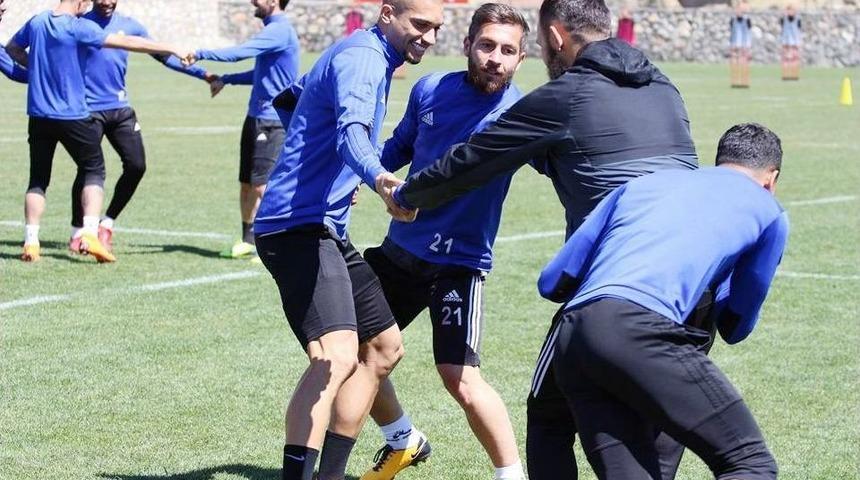 Evkur Yeni Malatyaspor&rsquo;da Khalid Ve Azubuike&rsquo;nin Sakatlığı Moralleri Bozdu