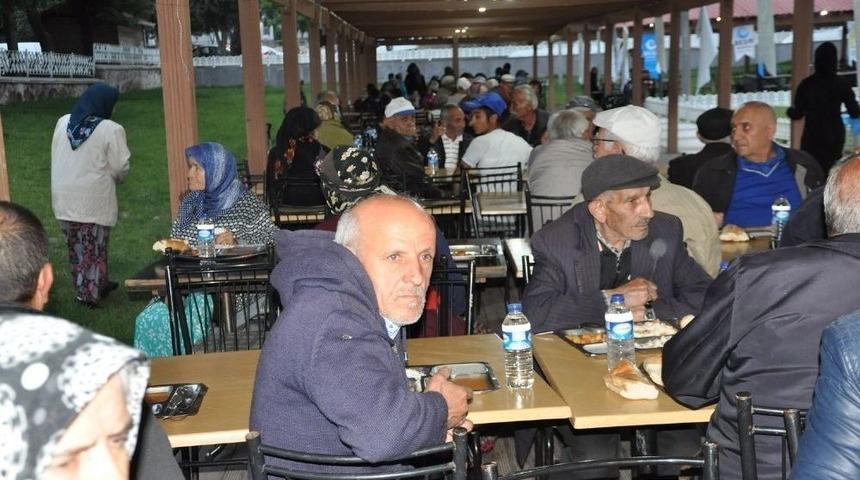 Uşak Beşir Derneği İftarda Vatandaşlarla Buluştu