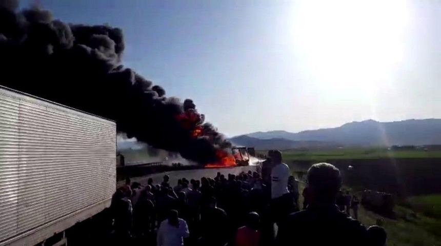 Yanan Lastikler, Mazot Tankerini Alev Topuna D&ouml;n&uuml;şt&uuml;rd&uuml;