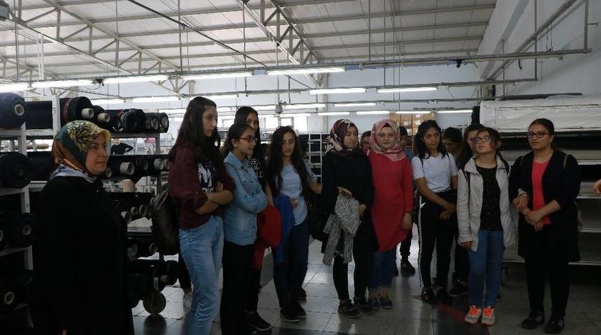 &Ouml;ğrenciler Giyim &Uuml;retim Teknolojisini Gezerek &Ouml;ğrendi