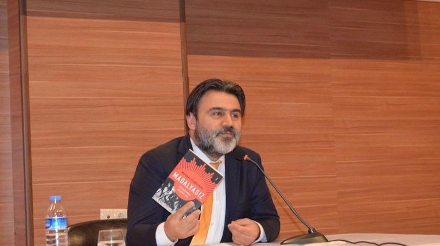 Gazeteci-yazar Mehmet Uluğt&uuml;rkan Gen&ccedil; Okuyucularıyla Buluştu