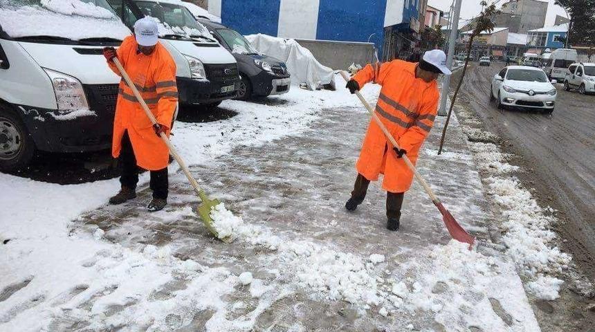Tutak’ta Karla Mücadele Çalışmaları