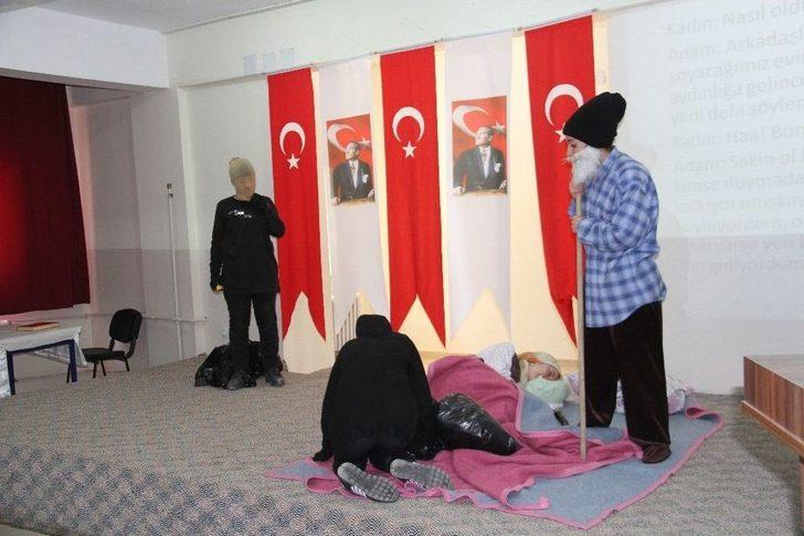 Şemdinli’de Şiir Ve Metin Yarışması G3