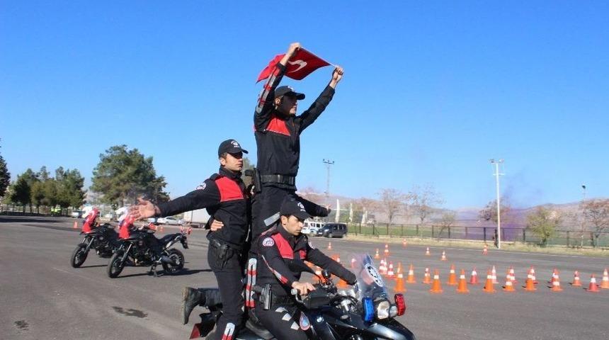 Yunus Ekiplerinin Gösterisi Nefes Kesti