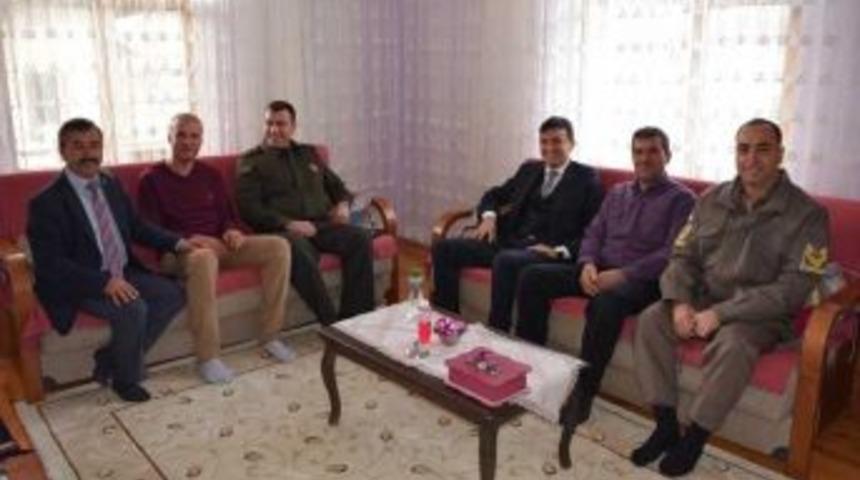 Ter&ouml;r Saldırısında Yaralanan Askere Ziyaret