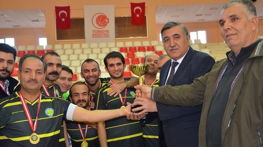 Harran Tıp Hastanesi Futbolda Şampiyon Oldu