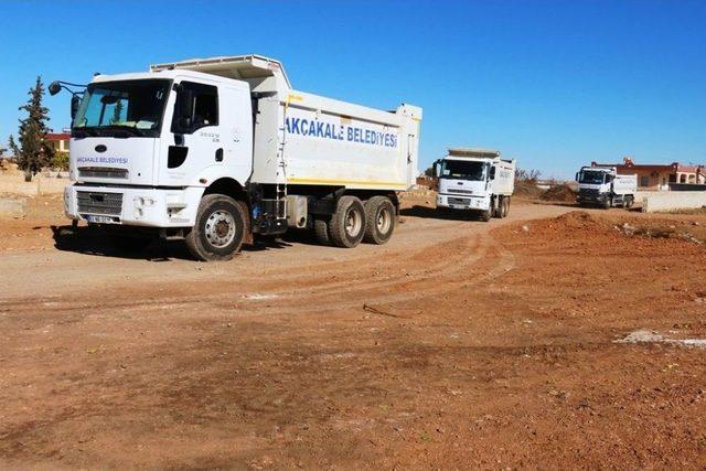 Akçakale’de Yol Yapım Çalışmaları Devam Ediyor