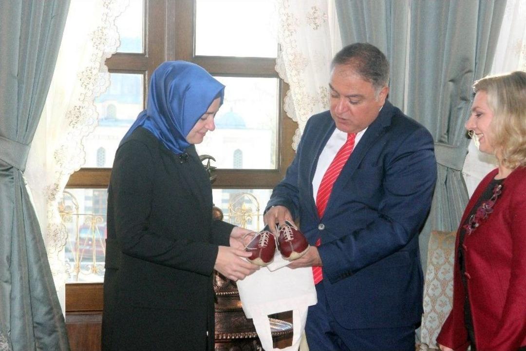 Bakan Kaya, T&uuml;rk Ve Suriyeli &Ccedil;ocuklarla Hz. Bilal Habeşi Filminin Galasına Katıldı