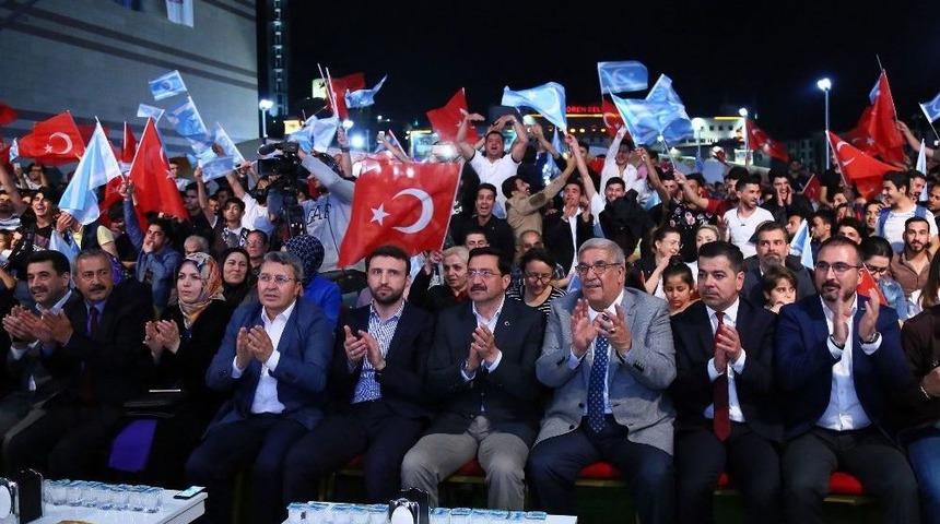 Kerk&uuml;k Gecesinde Coşku Zirvedeydi