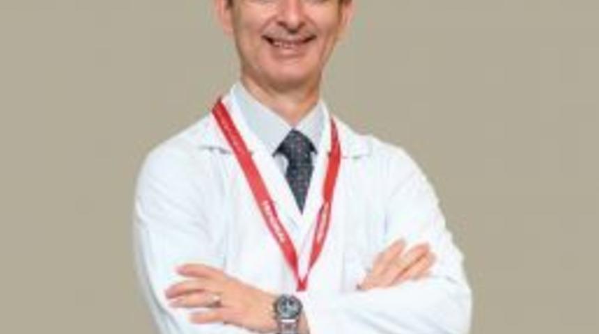 Prof. Dr. Coşkunfırat: &ldquo;meme K&uuml;&ccedil;&uuml;ltme Ameliyatı Sırt Ağrılarına &Ccedil;&ouml;z&uuml;m Olabilir&rdquo;