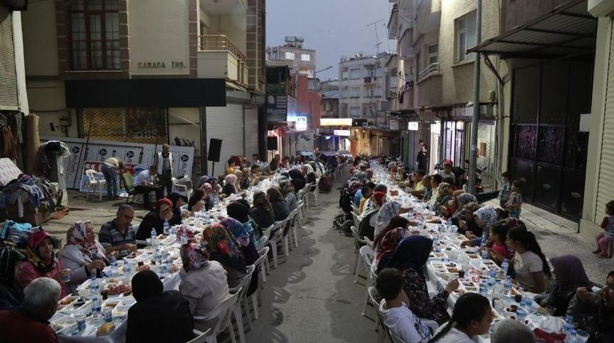 Ak Partinin Gece Mesaisi