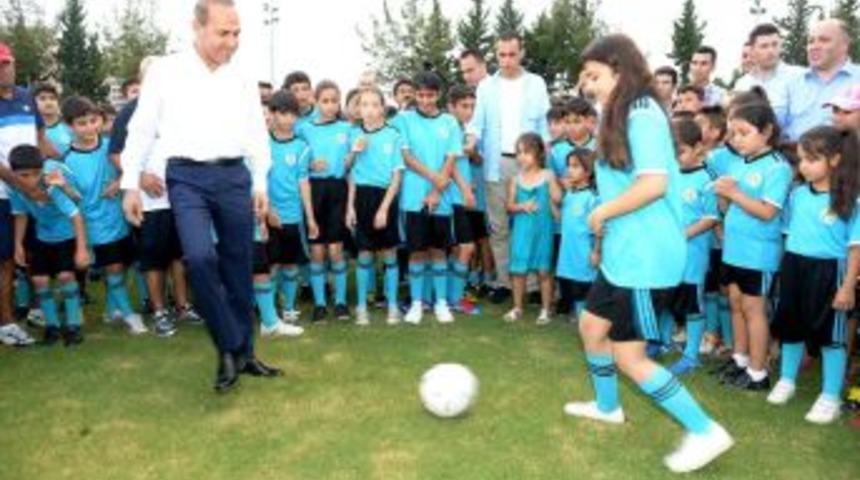 Adana&rsquo;da 7 Bin &Ccedil;ocuğa &Uuml;cretsiz Futbol Eğitimi