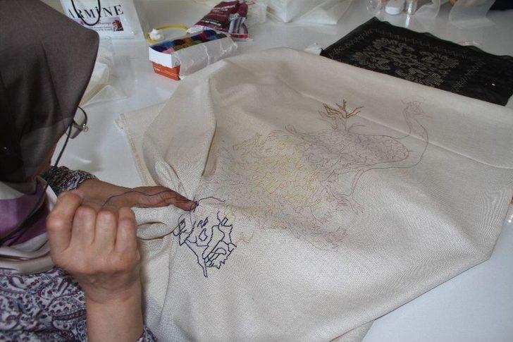 Kadınlar Hem Geleneklerini Yaşatıyor, Hem Ekonomilerine Katkı Sağlıyor G1