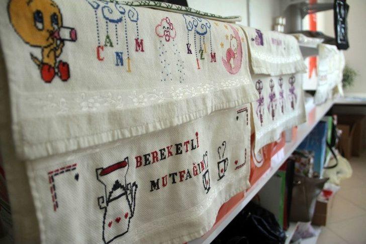 Kadınlar Hem Geleneklerini Yaşatıyor, Hem Ekonomilerine Katkı Sağlıyor G4