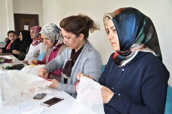 Kadınlar Hem Geleneklerini Yaşatıyor, Hem Ekonomilerine Katkı Sağlıyor G5