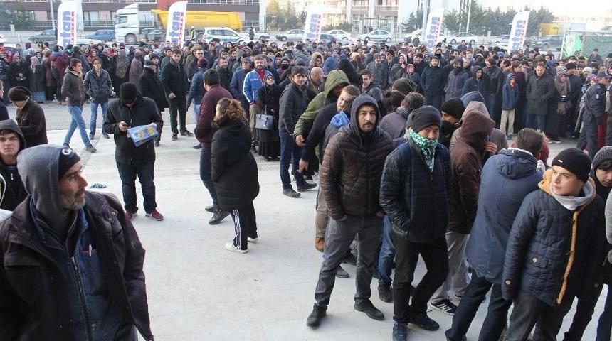 Konya&rsquo;da Teknomarket A&ccedil;ılışında İzdiham