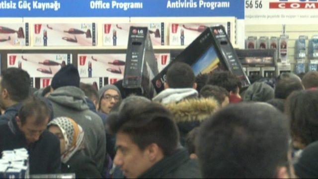 Konya’da Teknomarket Açılışında İzdiham