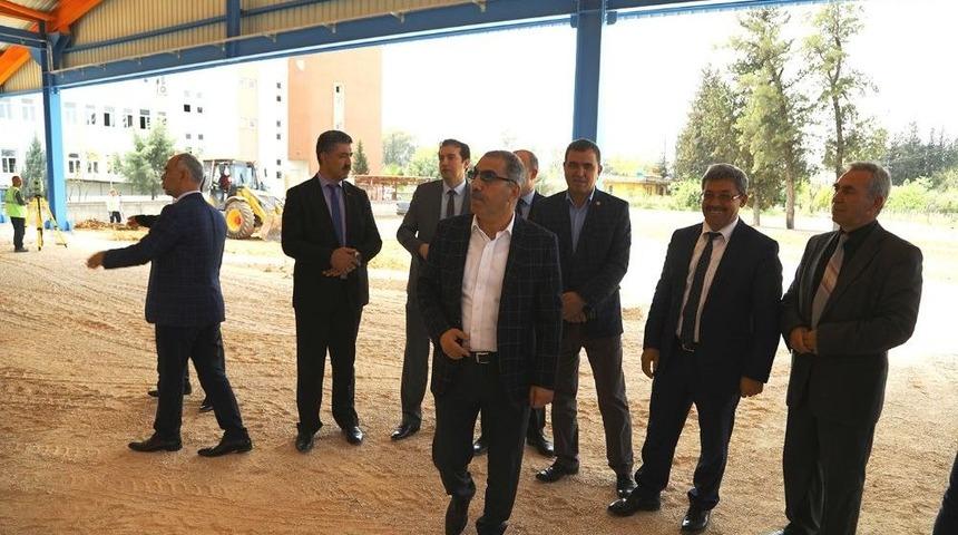 Y&uuml;reğir&rsquo;e 3&rsquo;&uuml;nc&uuml; Kapalı Semt Pazarı