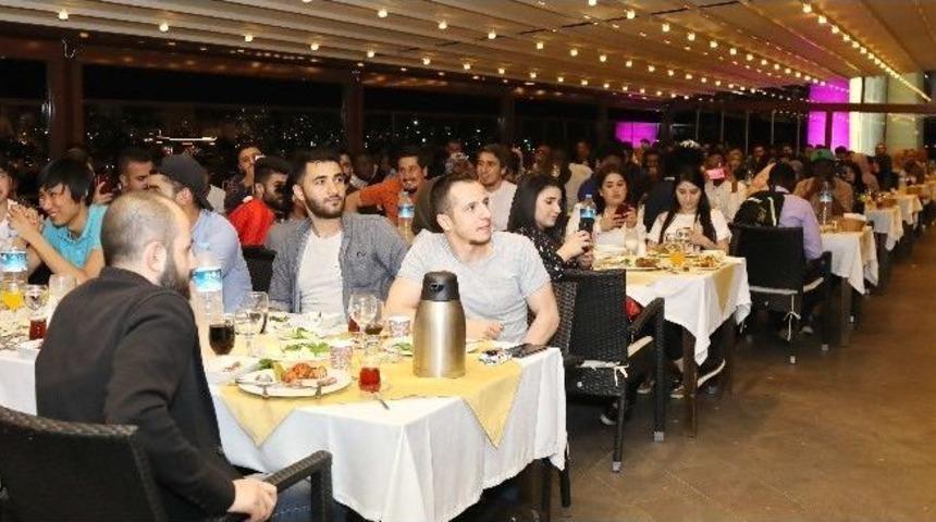 Yabancı &Ouml;ğrenciler İftar Yemeğinde Buluştu