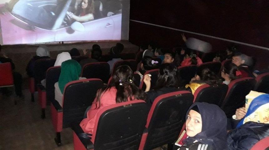 &Ouml;ğrenciler Sinemada Bir Araya Geliyor