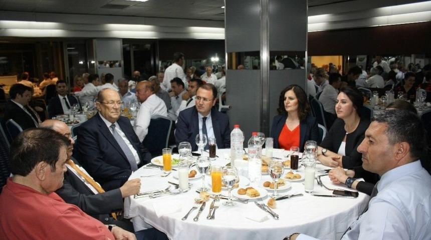 İzmir Esnafı İftarda Buluştu