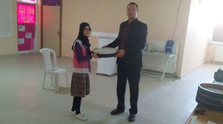 İmam Hatip Ortaokulunda Ses Yarışması D&uuml;zenlendi