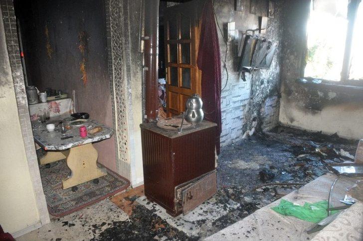 Acı Haberi İşyerinde Aldı, Küle Dönen Evi Görünce Gözyaşlarına Boğuldu G2