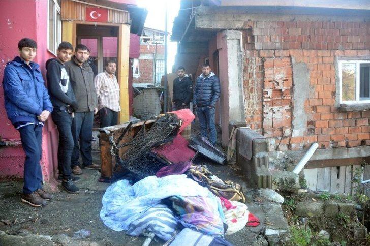 Acı Haberi İşyerinde Aldı, Küle Dönen Evi Görünce Gözyaşlarına Boğuldu G3