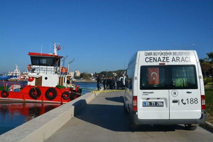 İzmir’de Denizde Erkek Cesedi Bulundu G1