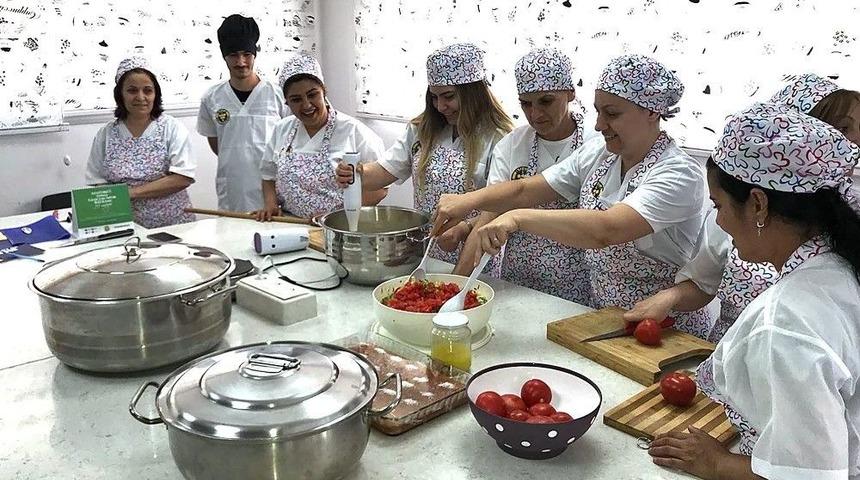 Bucalı Kursiyerlerden Ramazan Sofralarına Muhteşem Lezzetler