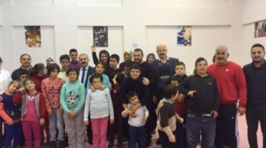 Ak Parti Milletvekili A&ccedil;ıkg&ouml;z, &Ouml;zel İnsanlarla Buluştu