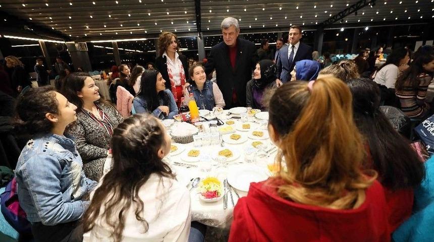Başkan Karaosmanoğlu &lsquo;&rsquo;cumhuriyetimiz Gen&ccedil;lerimizin Ellerinde Y&uuml;kselecek&rsquo;