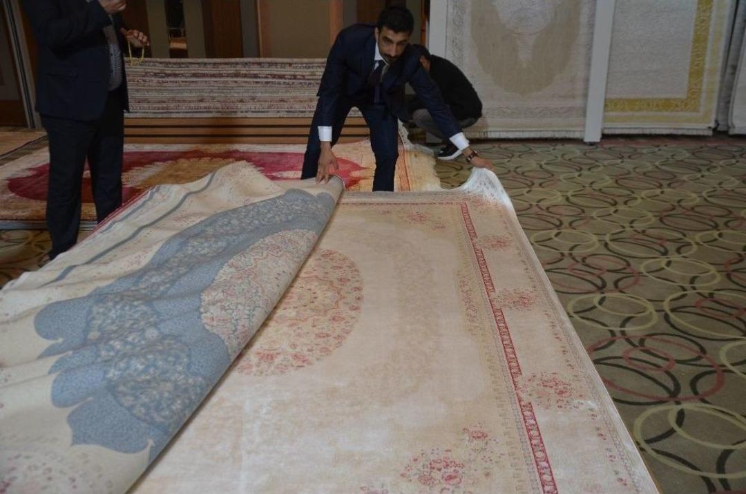 Dilek Halı B&uuml;nyesinde A&ccedil;tığı Diora Halıyı Tanıttı