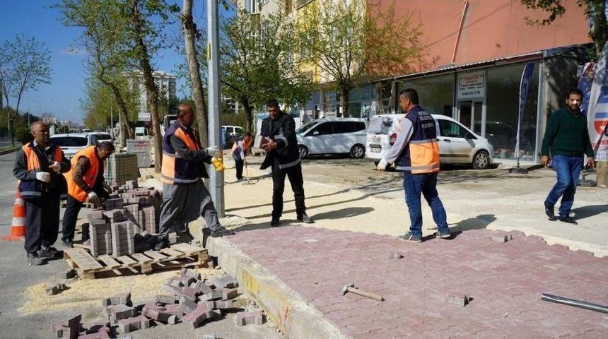 Atat&uuml;rk Bulvarında Yıpranan Kaldırım Yenileniyor